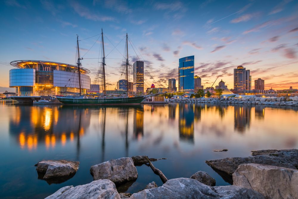 Milwaukee-downtown-M-Sean-Pavone-Shutterstock-1.jpg